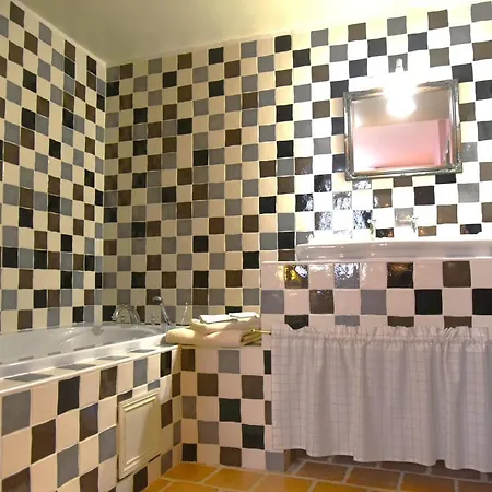 Logis Le Boudoir Hotel 3*