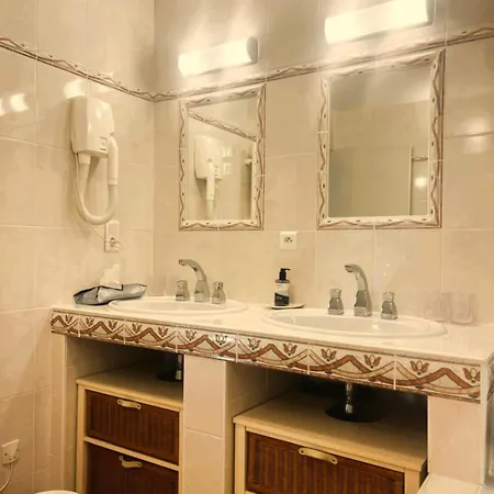 Logis Le Boudoir Hotel