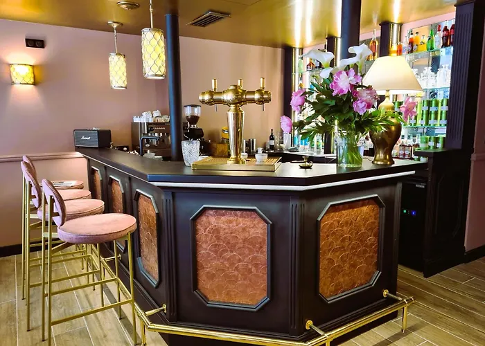 Logis Le Boudoir Hotel 3*